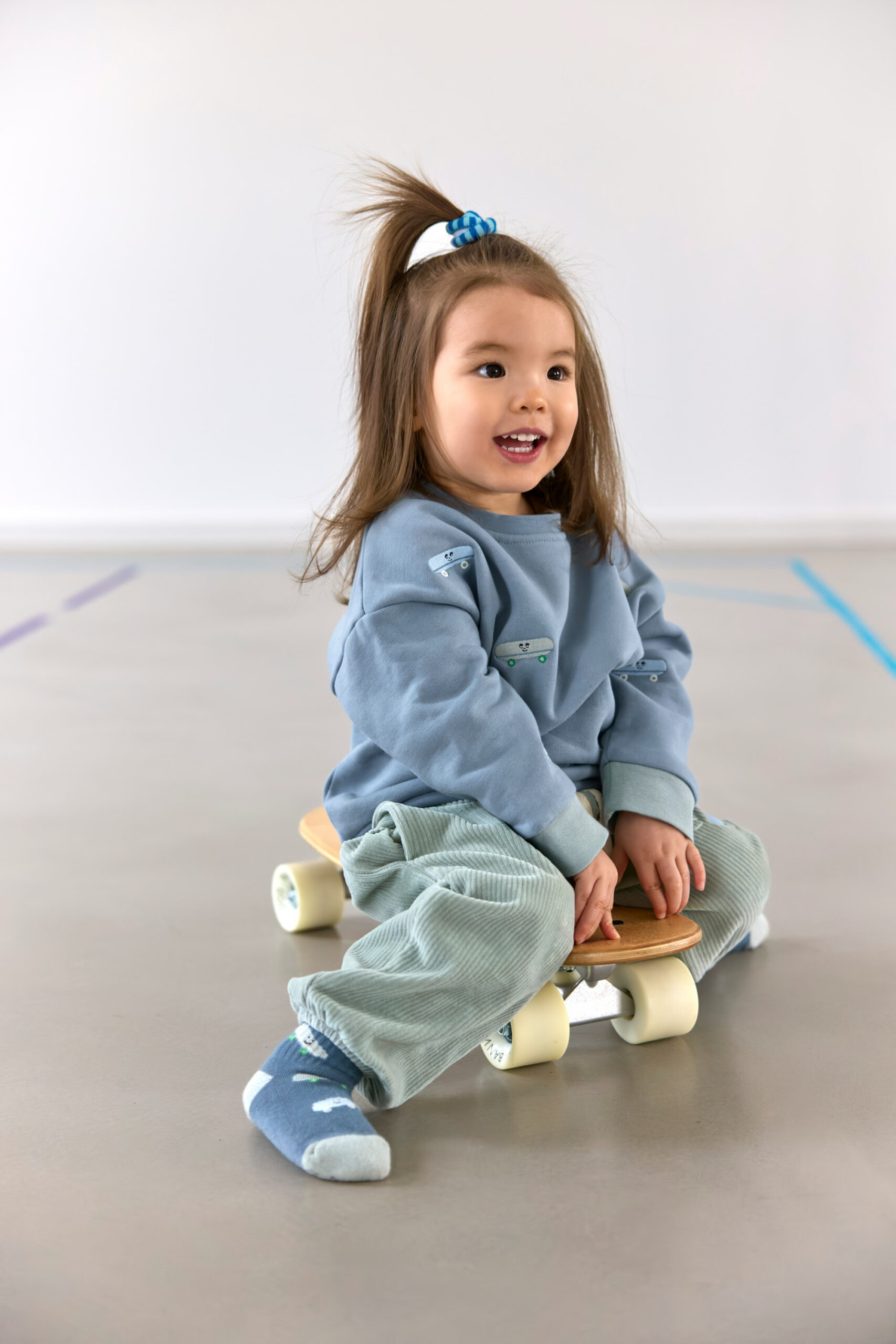 Sweat Enfants - Bio Coton, Skateboard bleu (Lassig) – Image 2