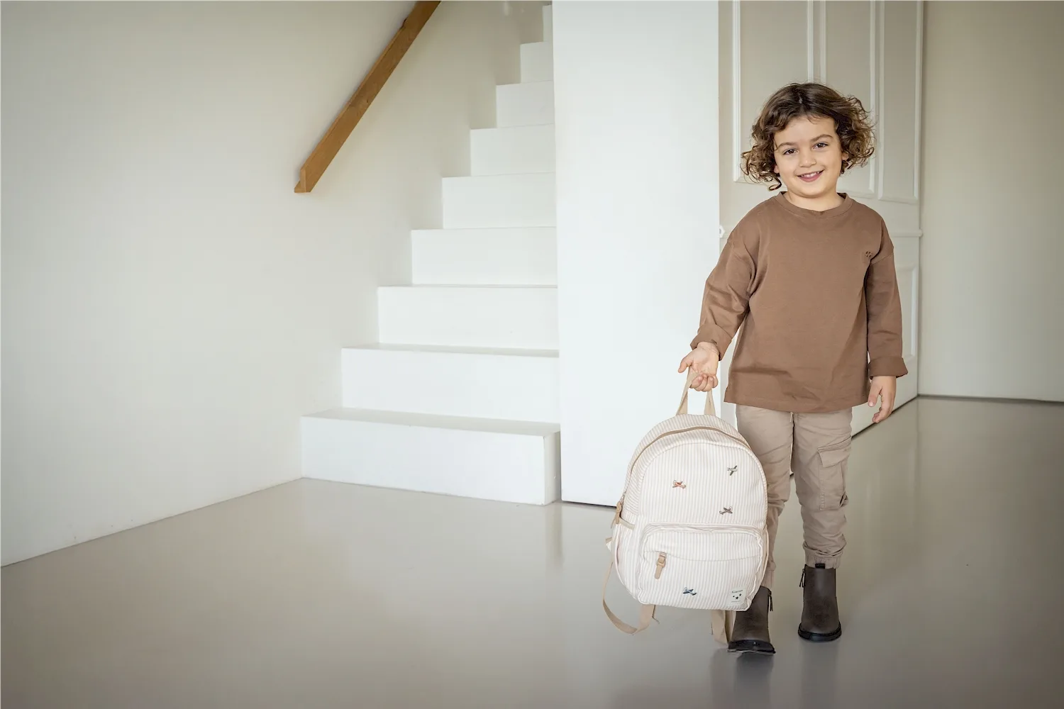 Sac à dos enfant 36x27x12cm Nostalgia – Rayures avions beige Kidzroom (BB&CO) – Image 2