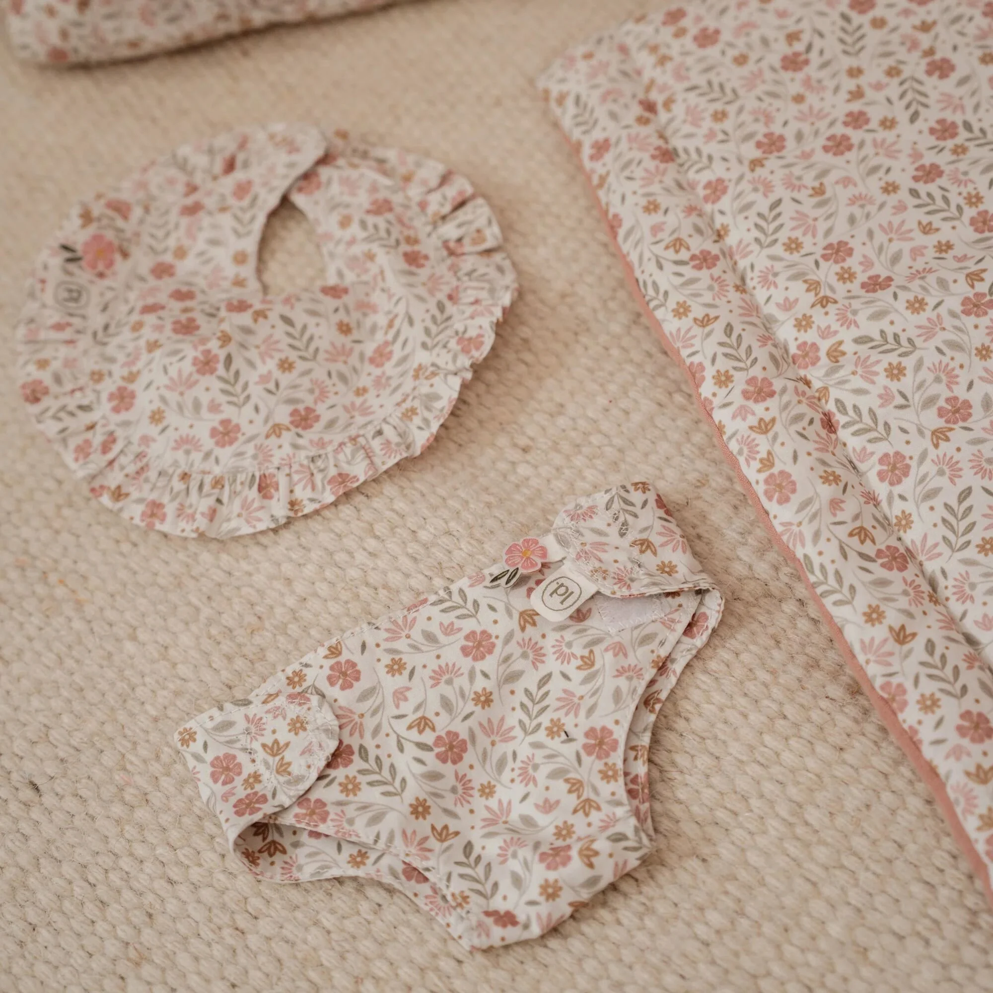 Sac à langer pour poupée – Multicolore, Fleurs douces (Little Dutch) – Image 6